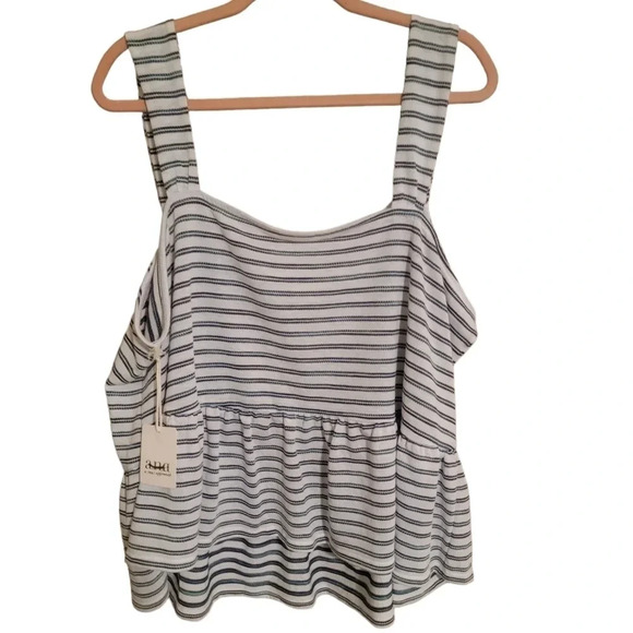 Plus size tank top - Picture 2 of 3